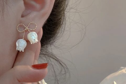 Cute Tulip & Bow Stud Earrings (WHITE)