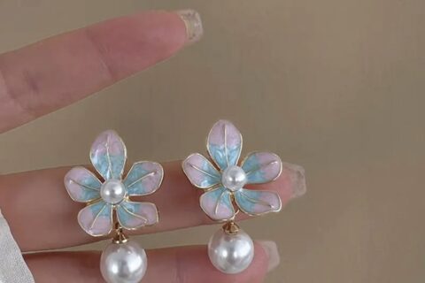 Sweet Oil Dropping Flower Pearl Earrings
