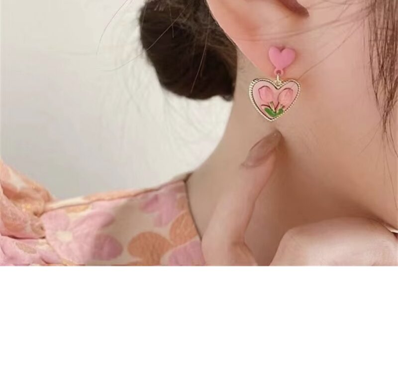 Tulip In Love Heart Earrings - Image 4